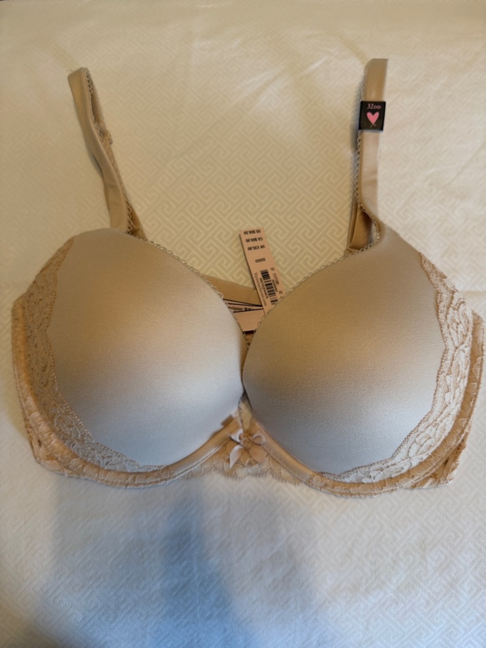 Victoria Secret body by Victoria lace push-up bra